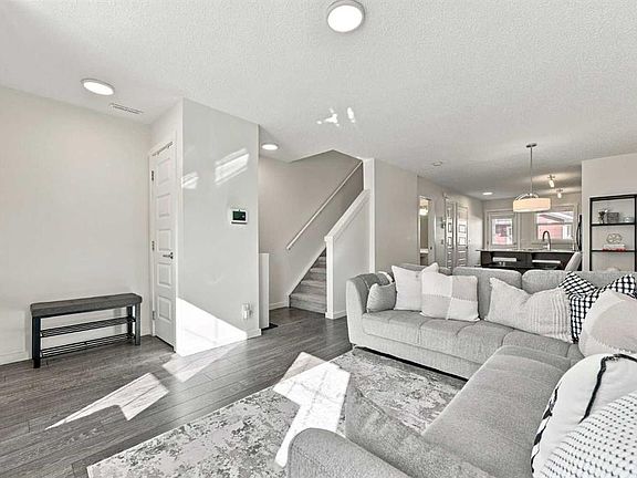 2nd image of 520 SW Auburn Bay Cir SE