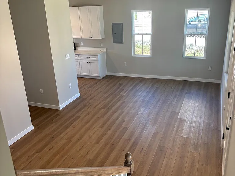 129 Evans St — Photo 46