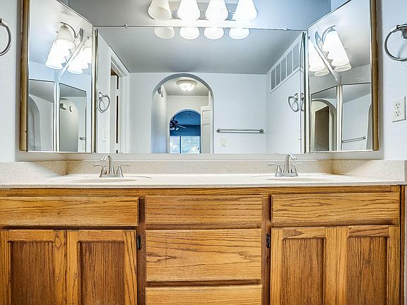 4th image of 3031 N Civic Center Plz Unit 104