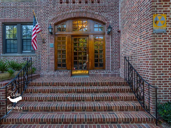 6 Burns Street image 1 of 9