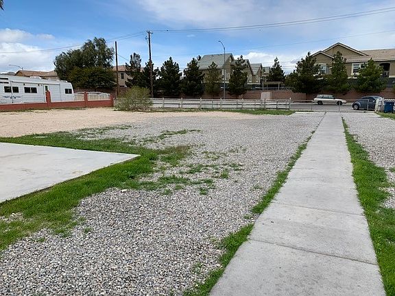5th image of 5025 Roberta Ln