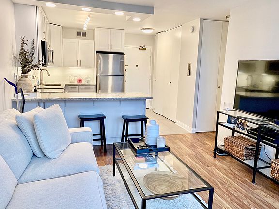 5th image of 1460 N Sandburg Ter APT 1109A