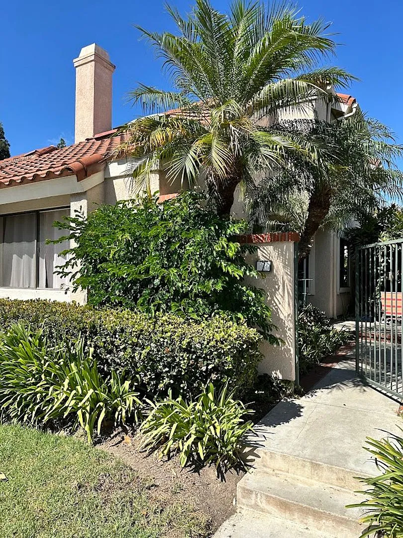 Irvine 2 Bedroom 2 1/2 Baths in Vista Filare — Photo 1