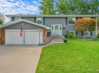 1255 Mayfield Ln, Hoffman Estates, IL 60169