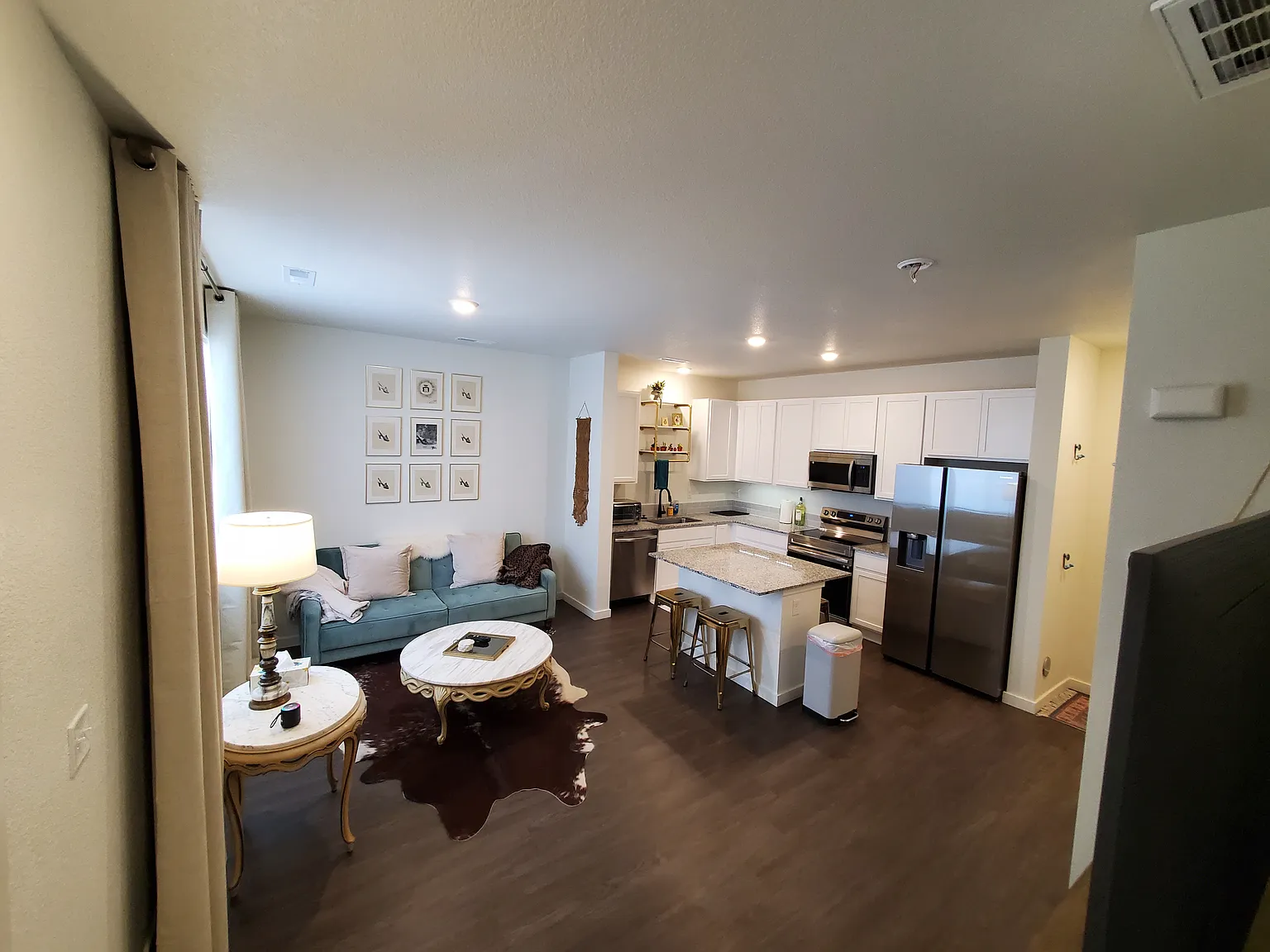 2 bed, 1041 sqft, $2,100 — Photo 2