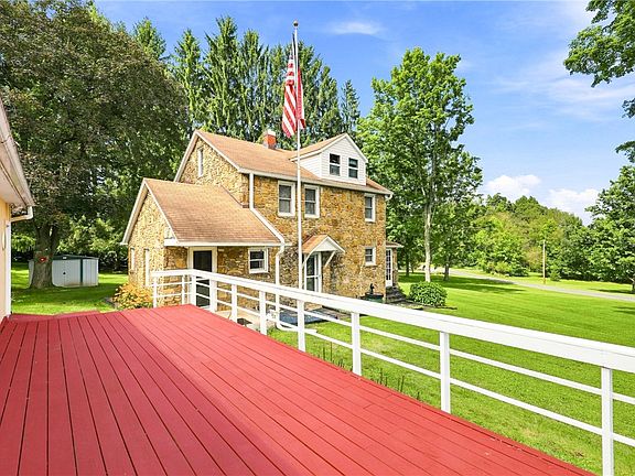 5th image of 205 Howard Dr