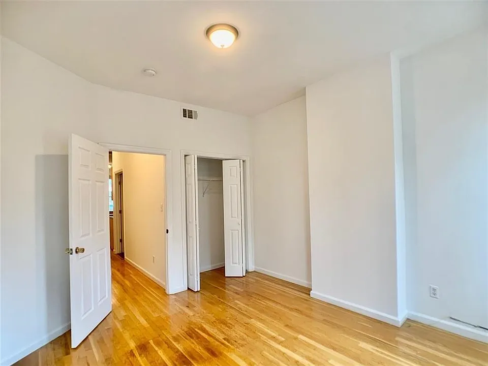510 Pavonia Ave #1R