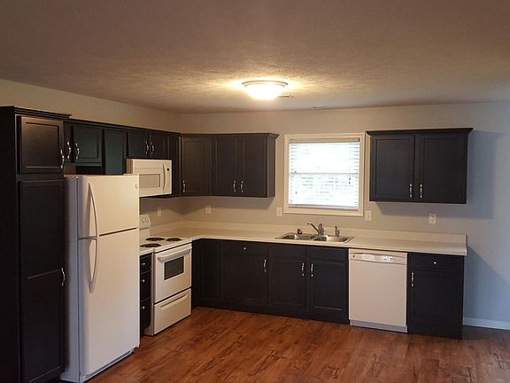 3rd image of 181 Wildrose Ln APT B