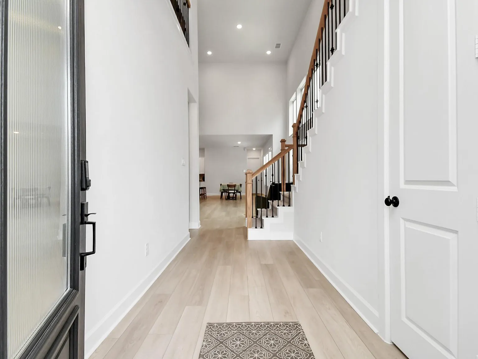 4 bed, 2.5 bath, 2534 sqft, $2,850 — Photo 2