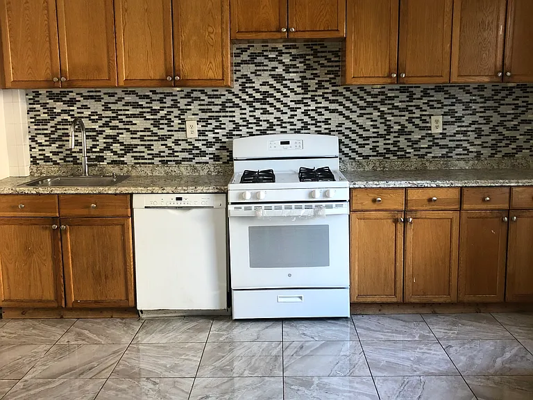 11 Claremont Pl #2 — Photo 1