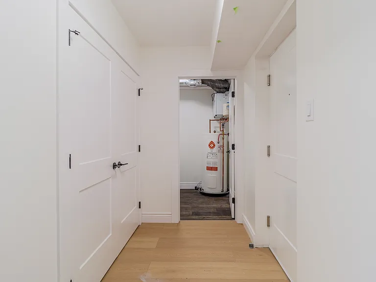 975 Brookside Dr — Photo 8