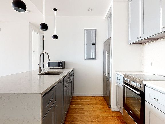 3rd image of 336 Flatbush Ave #4B