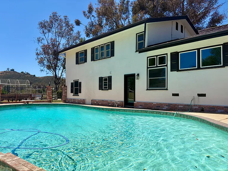 3427 N Twin Oaks Valley Rd — Photo 4