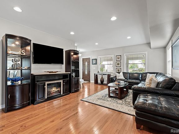 5th image of 2159 Avondale St