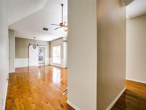 5th image of 2219 Arbor Creek Dr