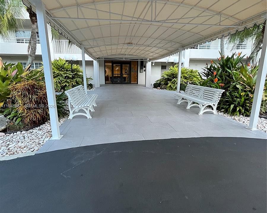 1st image of 555 Oaks Ln