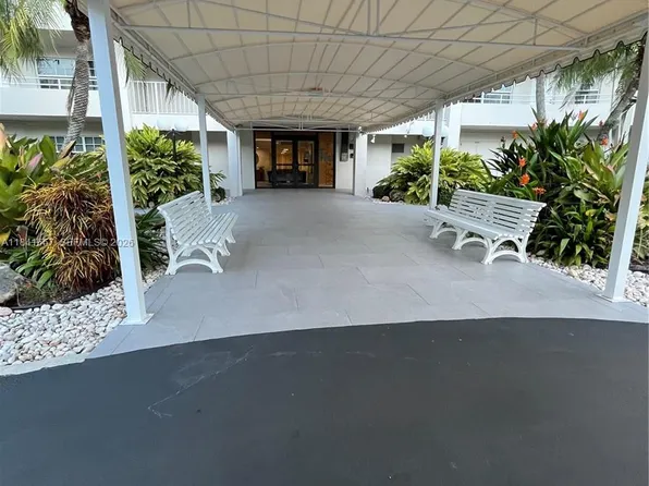 555 Oaks Ln APT 203, Pompano Beach, FL 33069