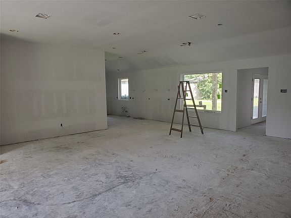 2nd image of 6710 Lindyann Ln