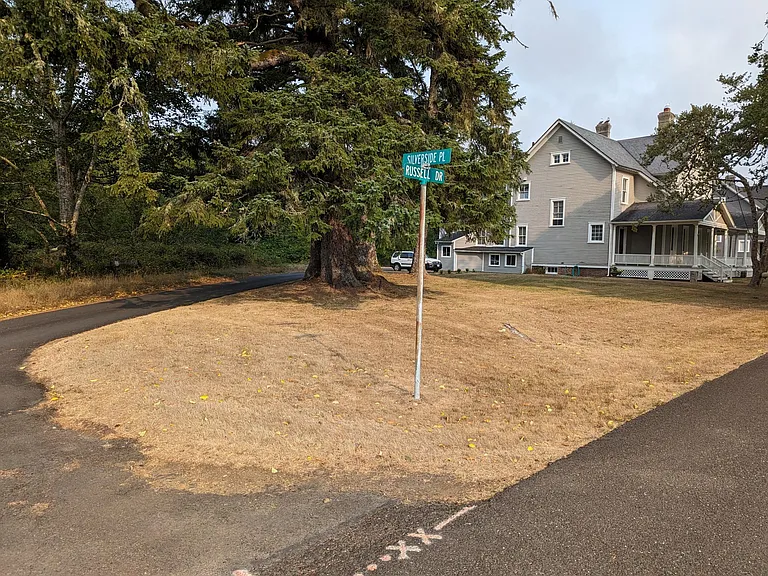 583 Russell Dr — Photo 7