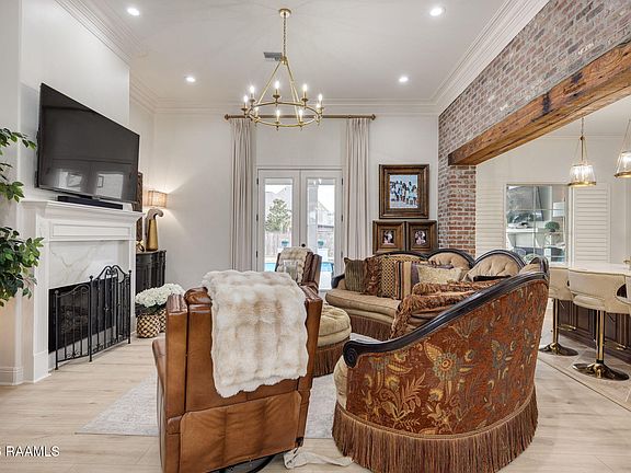 3rd image of 303 Sugartrace Ln
