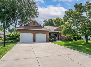 2984 Valento Ln, Little Canada, MN 55117