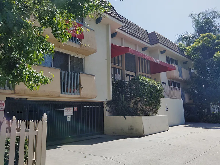 18640 Collins St #201 — Photo 34