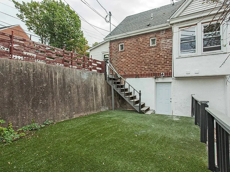 2389 3rd St — Photo 39