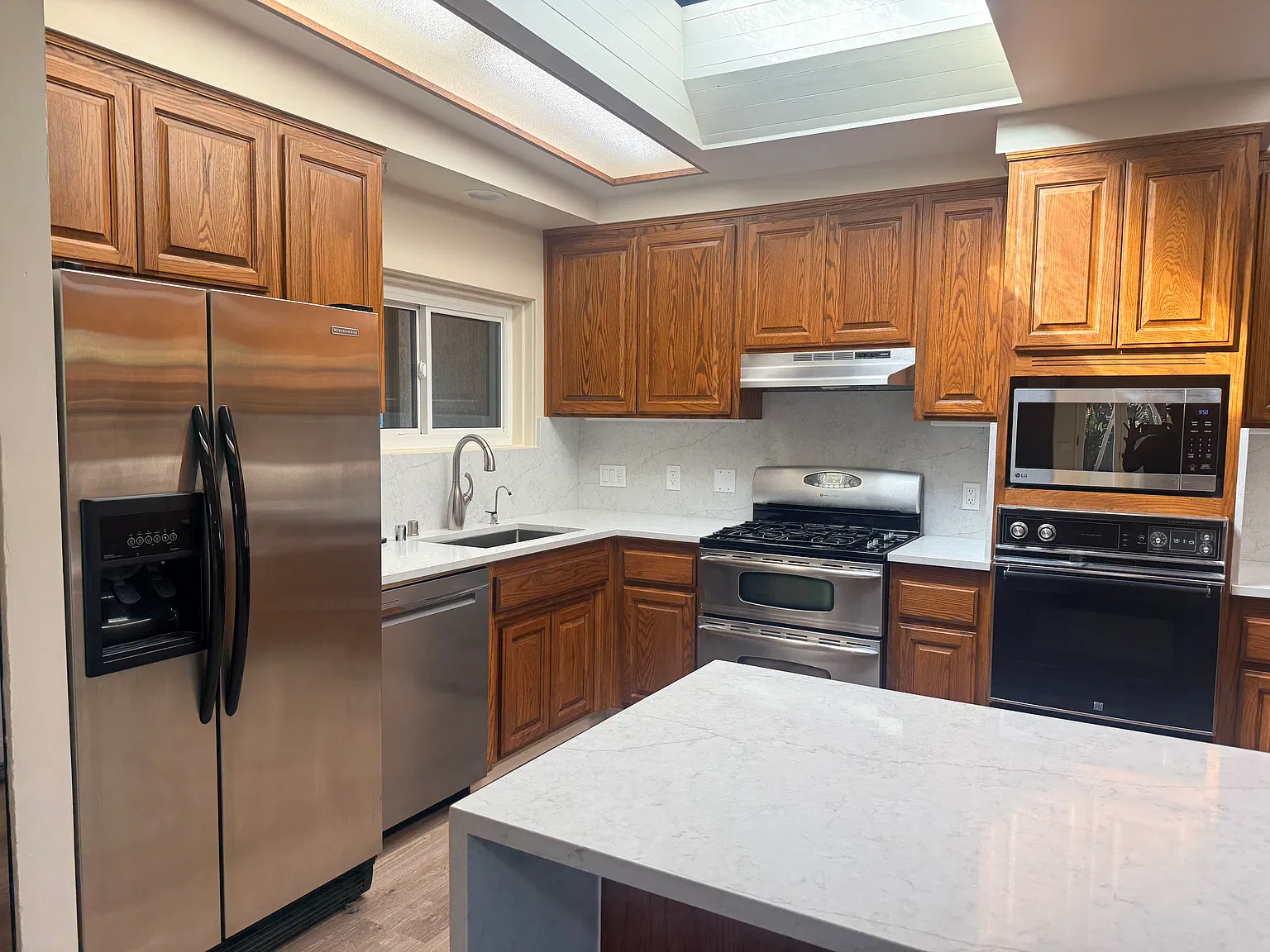 3 bed, 1900 sqft, $5,050 — Photo 3