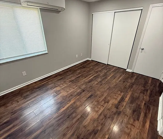 208 Lakeshore Dr #5 — Photo 4