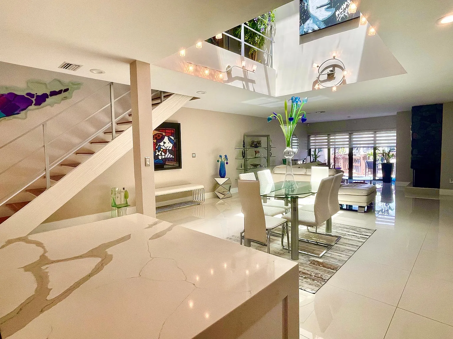 3 bed, 2.5 bath, 2284 sqft, $8,000 — Photo 4