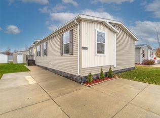 6267 Imperial Dr, Fenton, MI 48430