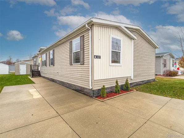 6267 Imperial Dr, Fenton, MI 48430