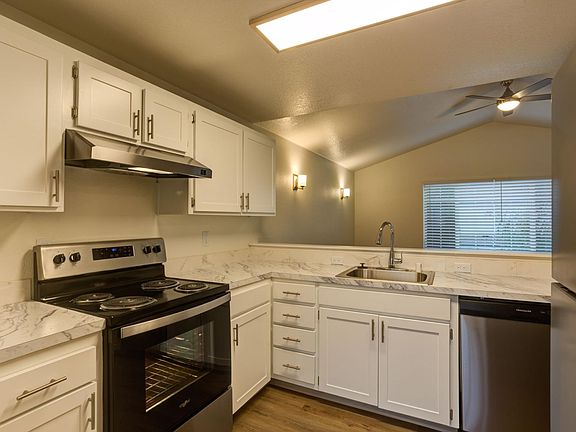 4th image of 907 SE Park Crest Ave APT B7