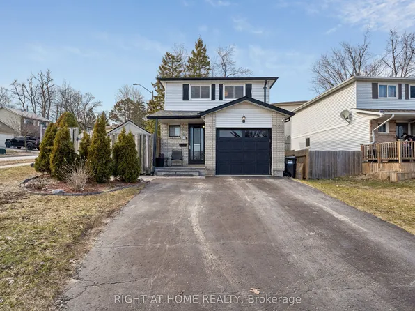 56 Hemingway Cres, Barrie, ON L4N 5G1