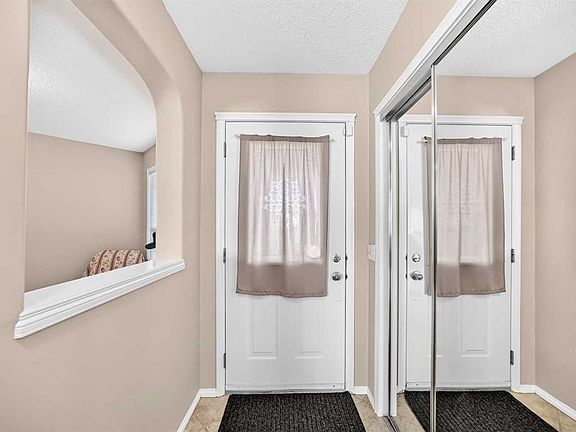4th image of 222 W Saddlehorn Close NE