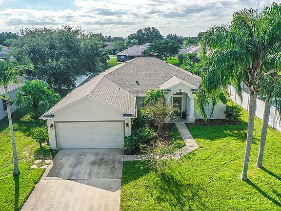 3rd image of 1000 Sabal Grove Dr