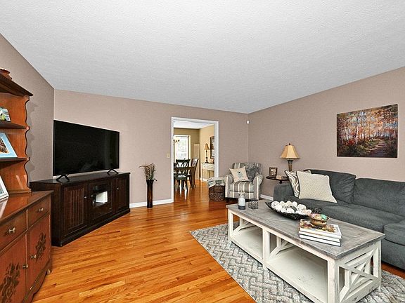 5th image of 1410 Angie Dr NW