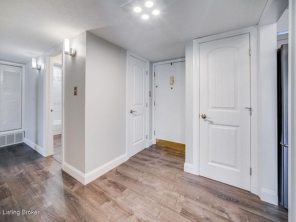 4th image of 1935 Gardiner Ln APT H122