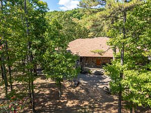 2nd image of 220 Jach Ln