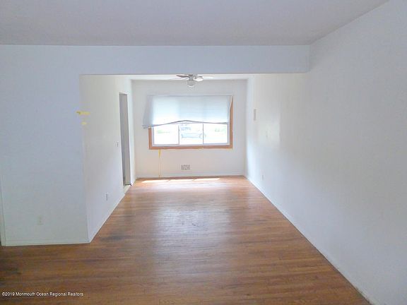 4th image of 211 Williams St