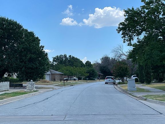 5th image of 2202 Brookdale Dr