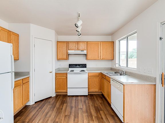 3rd image of 7057 W Glenn Dr