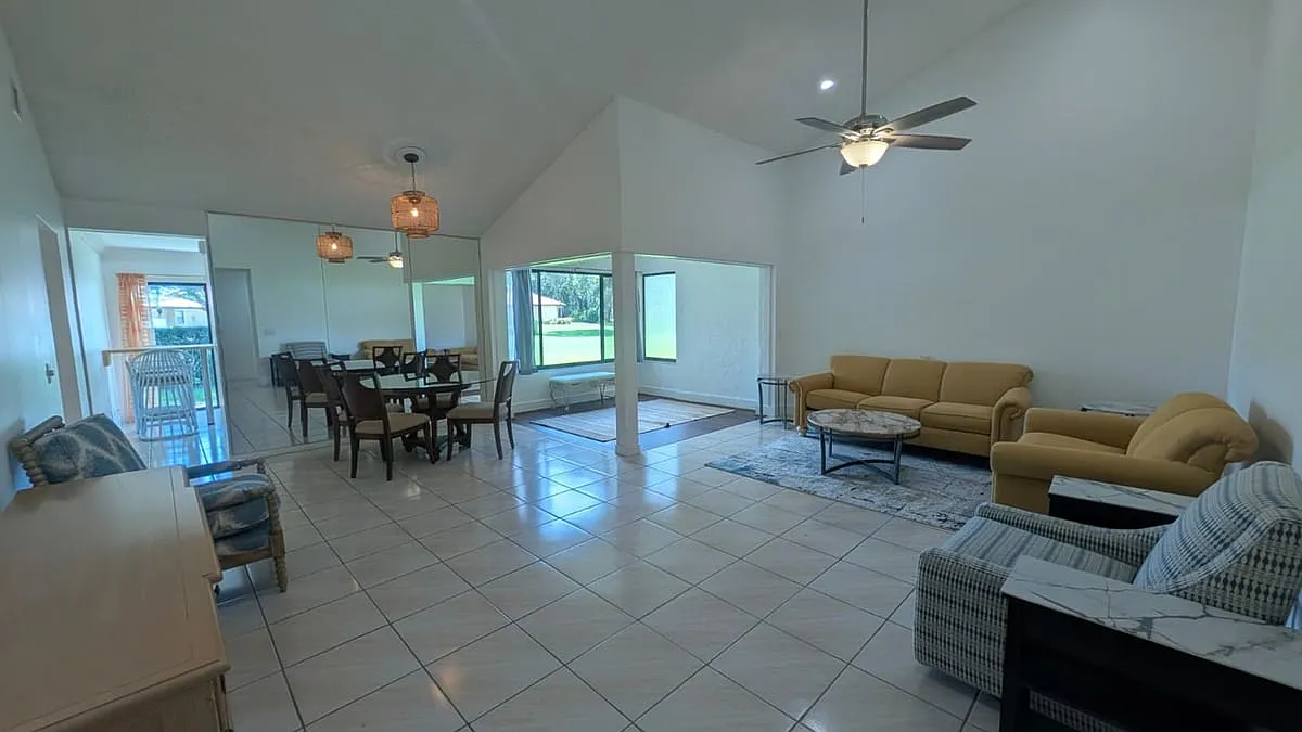 3705 SW Quail Meadow Trl Apt F — Photo 1