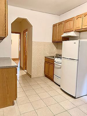 4th image of 168 W 107th St #3B