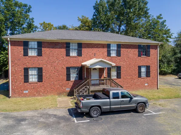 436 Natchez Trace Dr, Lexington, TN 38351