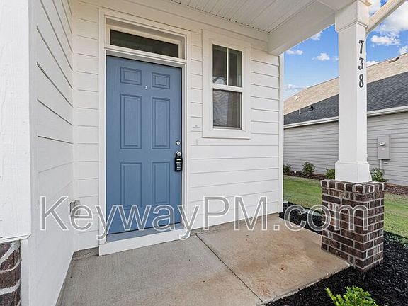2nd image of 738 Woodvine Dr