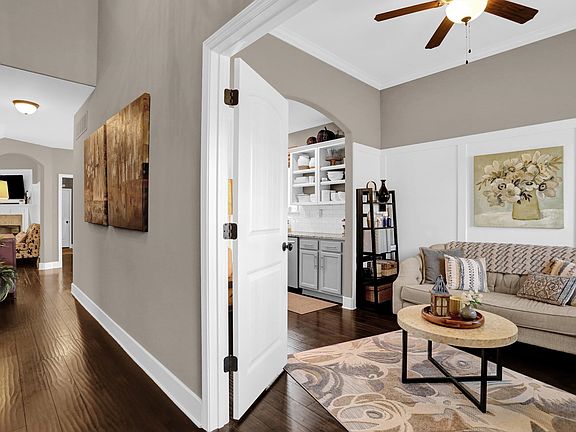 5th image of 9931 Chivas Dr