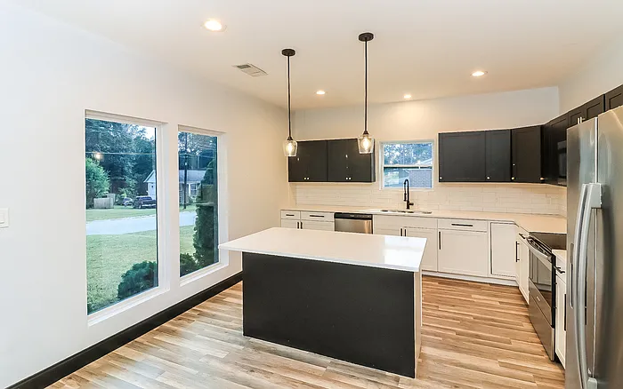 1433 Willow Dr — Photo 8