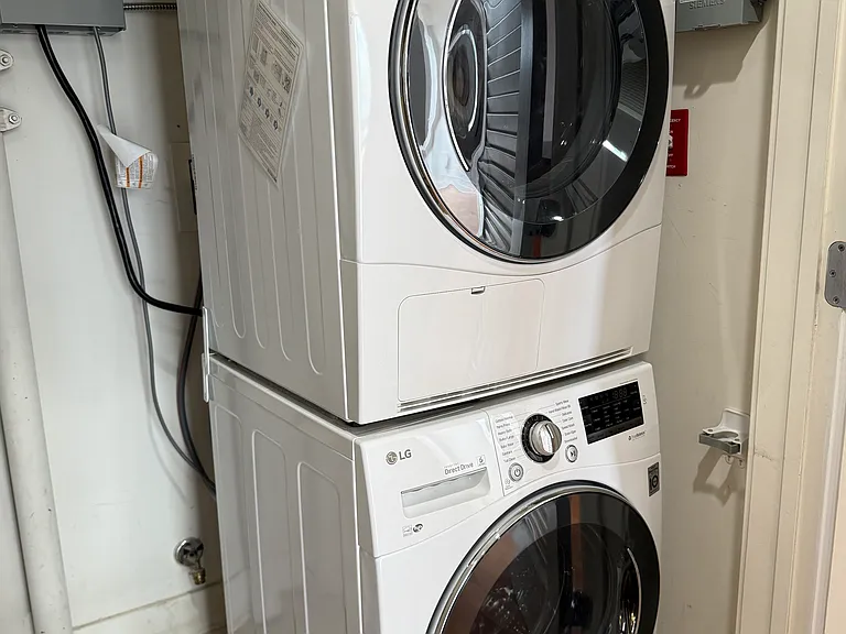 washer & dryer in unit