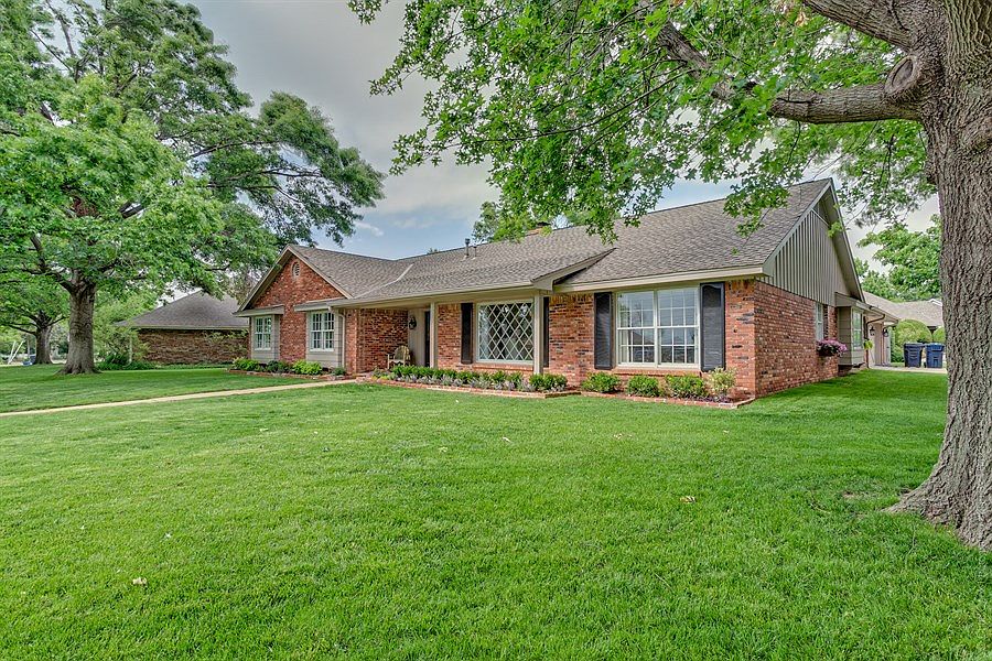 1st image of 8200 Lakehurst Dr